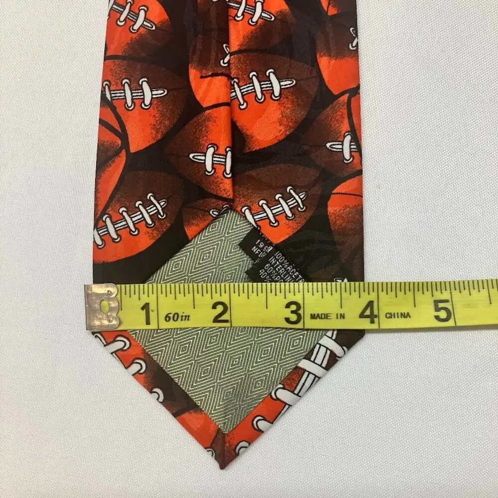 Vintage Looney Tunes NFL Football Neck Tie Yosemite Sam Bugs Taz Daffy 4” Tie